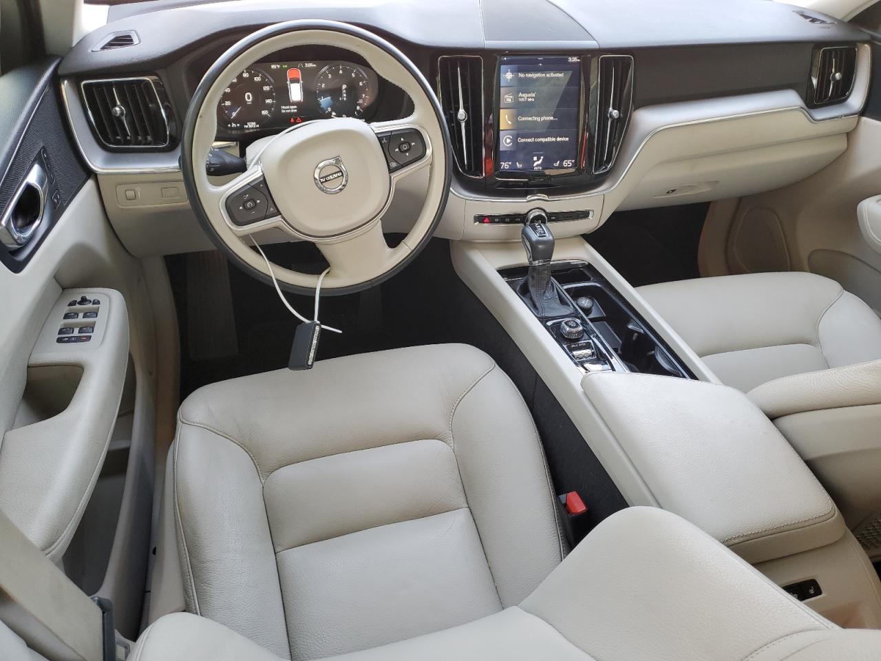 VOLVO XC60 T5 MOMENTUM