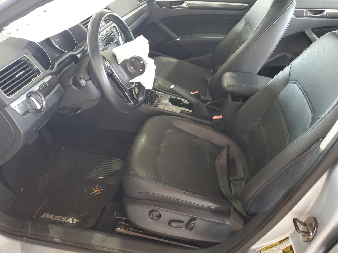 VOLKSWAGEN PASSAT SE