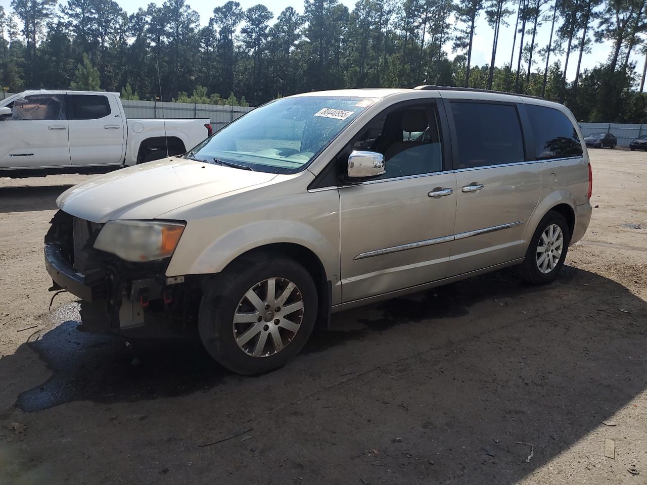 CHRYSLER TOWN & COUNTRY TOURING L