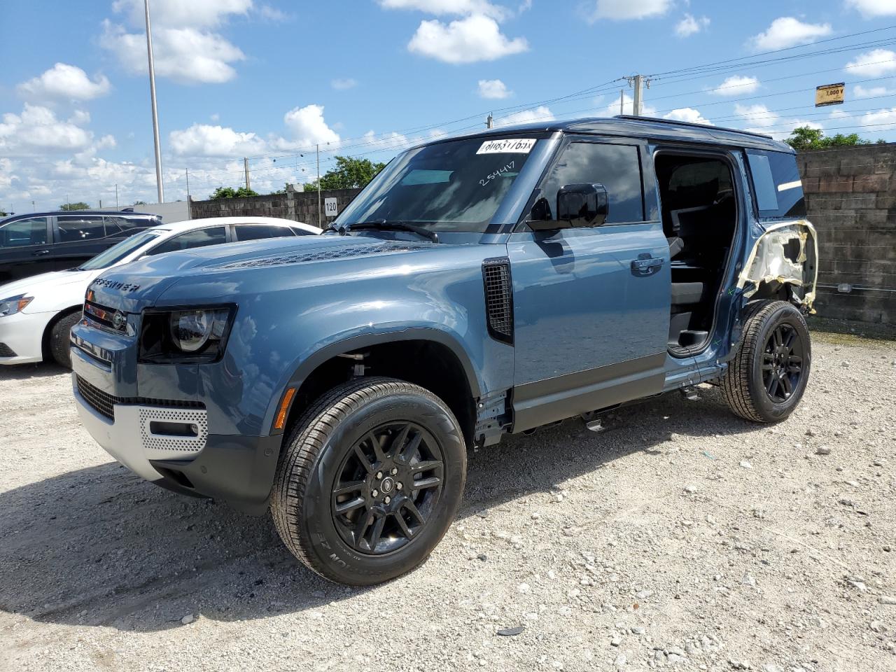 Lot #3301827336 2025 LAND ROVER DEFENDER 1
