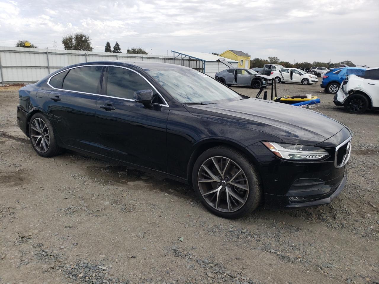 VOLVO S90 T6 MOMENTUM
