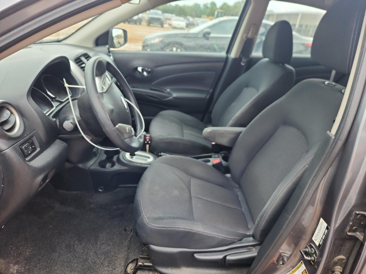 NISSAN VERSA S