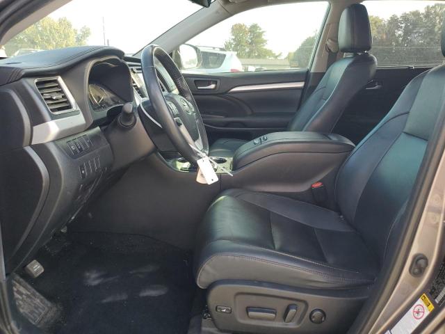 2019 TOYOTA HIGHLANDER SE 5TDJZRFHXKS582247