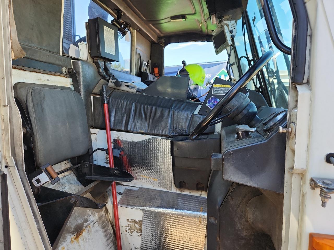 Lot #3268952250 2010 MACK 600 LEU600