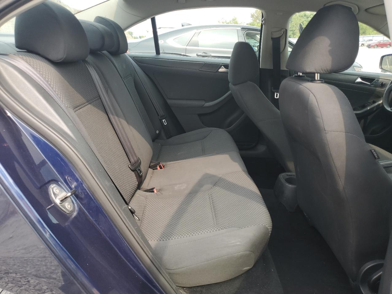 VOLKSWAGEN JETTA BASE