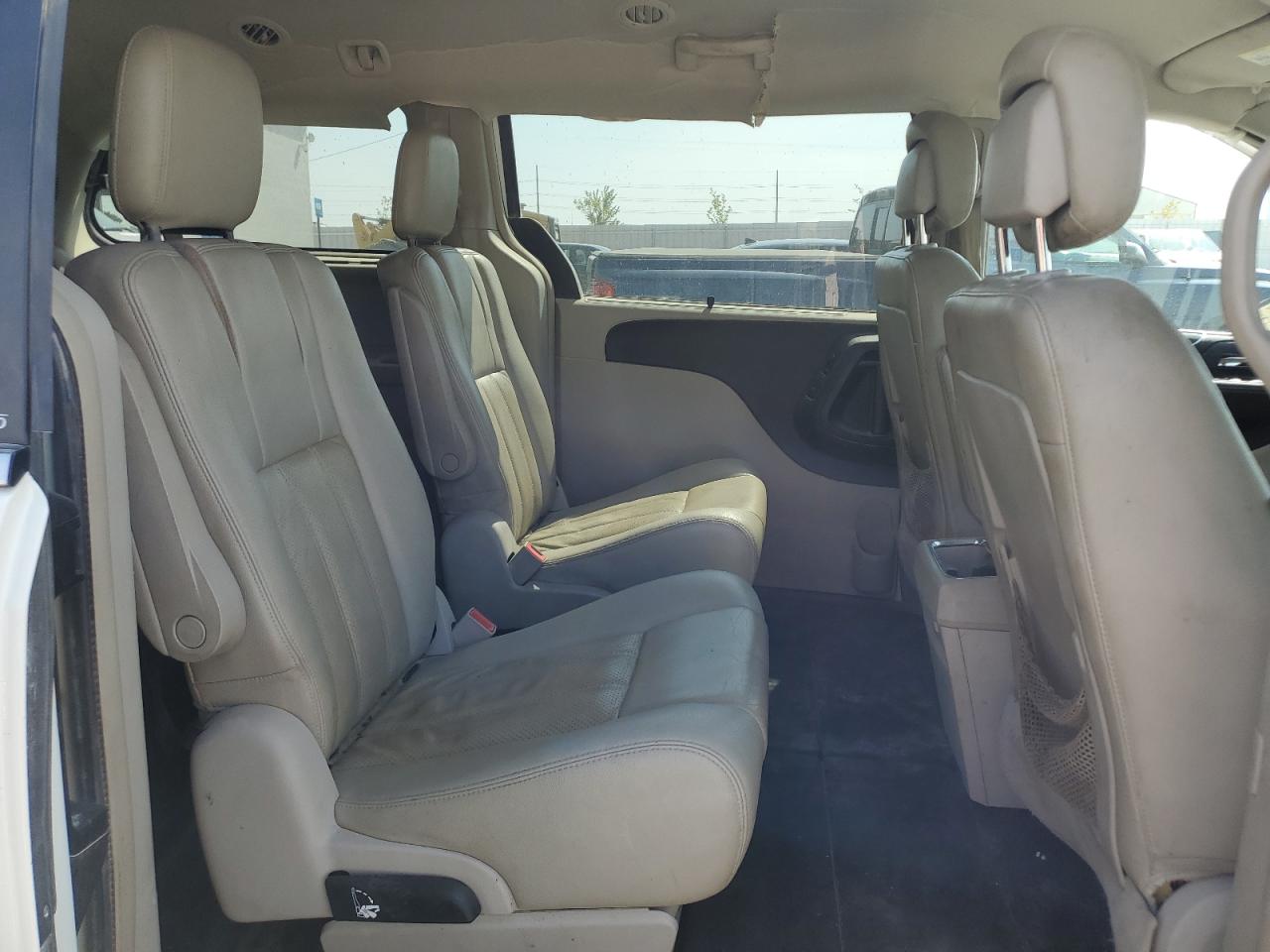 CHRYSLER TOWN & COUNTRY TOURING L