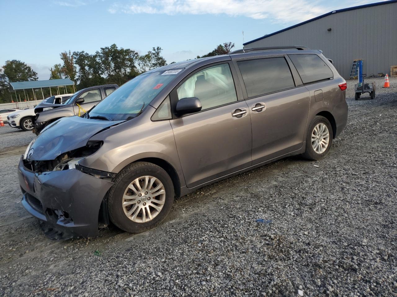 TOYOTA SIENNA XLE