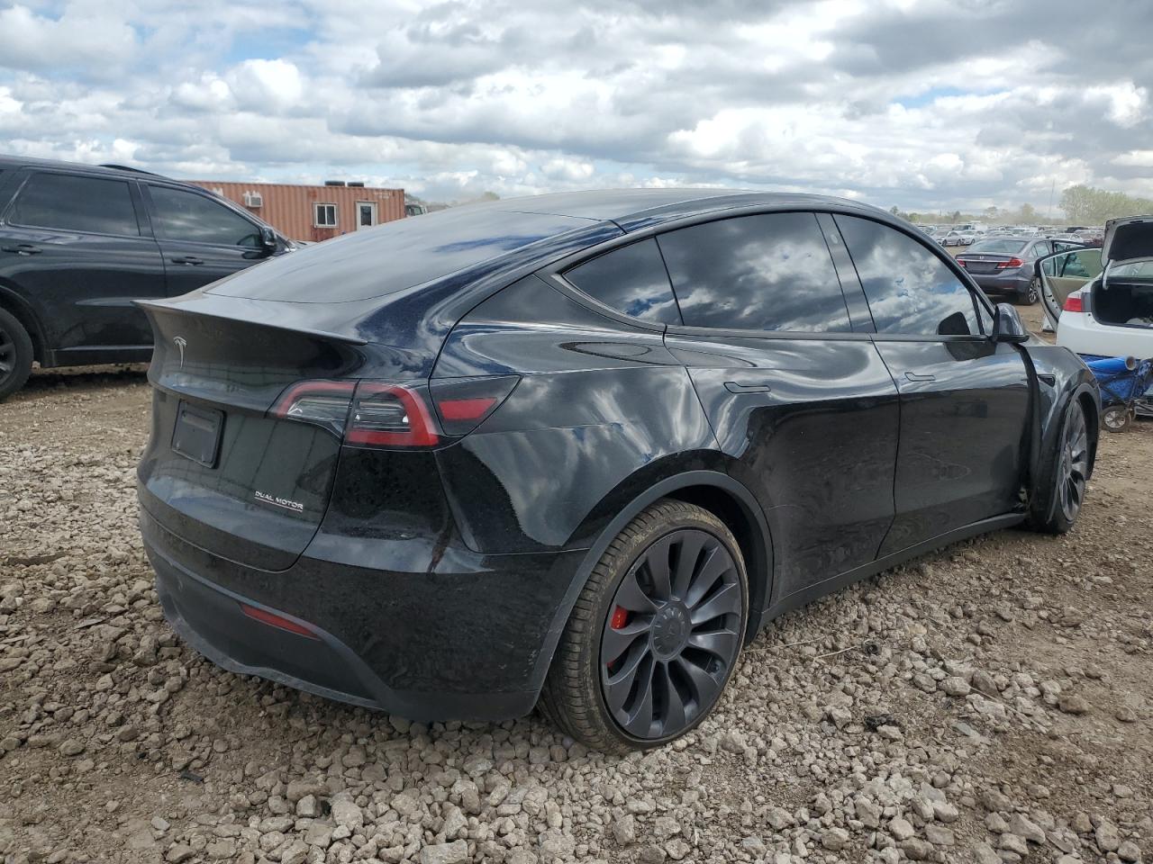 TESLA MODEL Y
