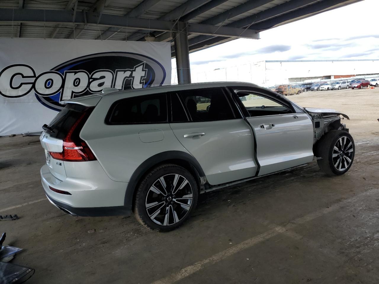 VOLVO V60 T5 MOMENTUM