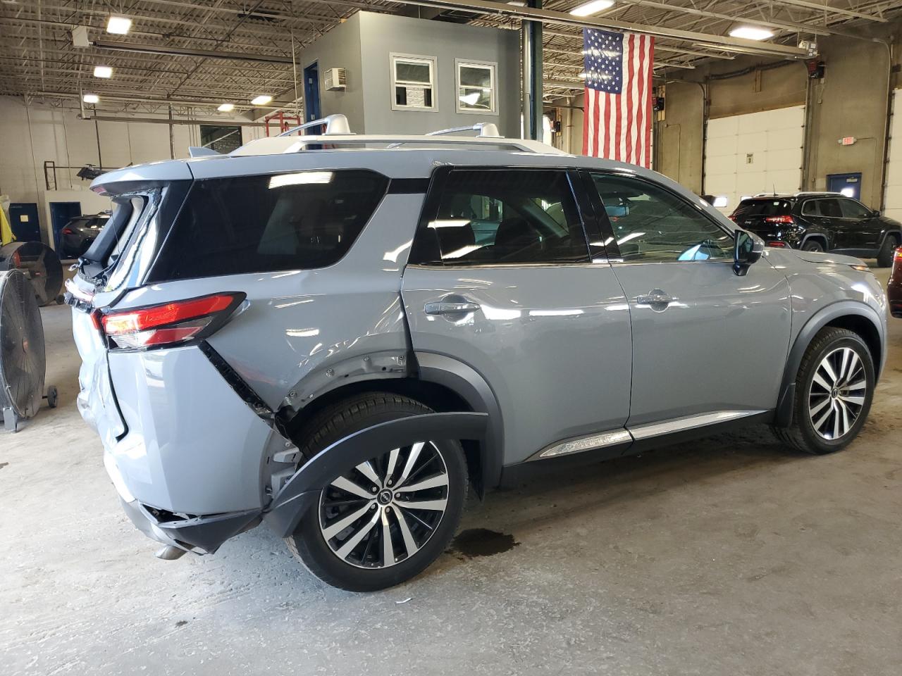 NISSAN PATHFINDER PLATINUM