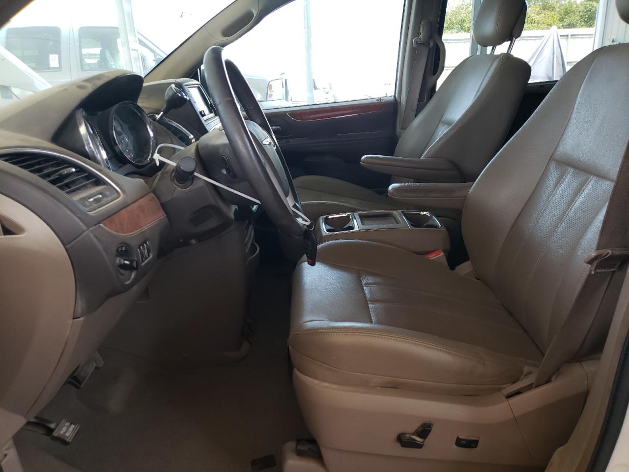 CHRYSLER TOWN & COUNTRY TOURING L