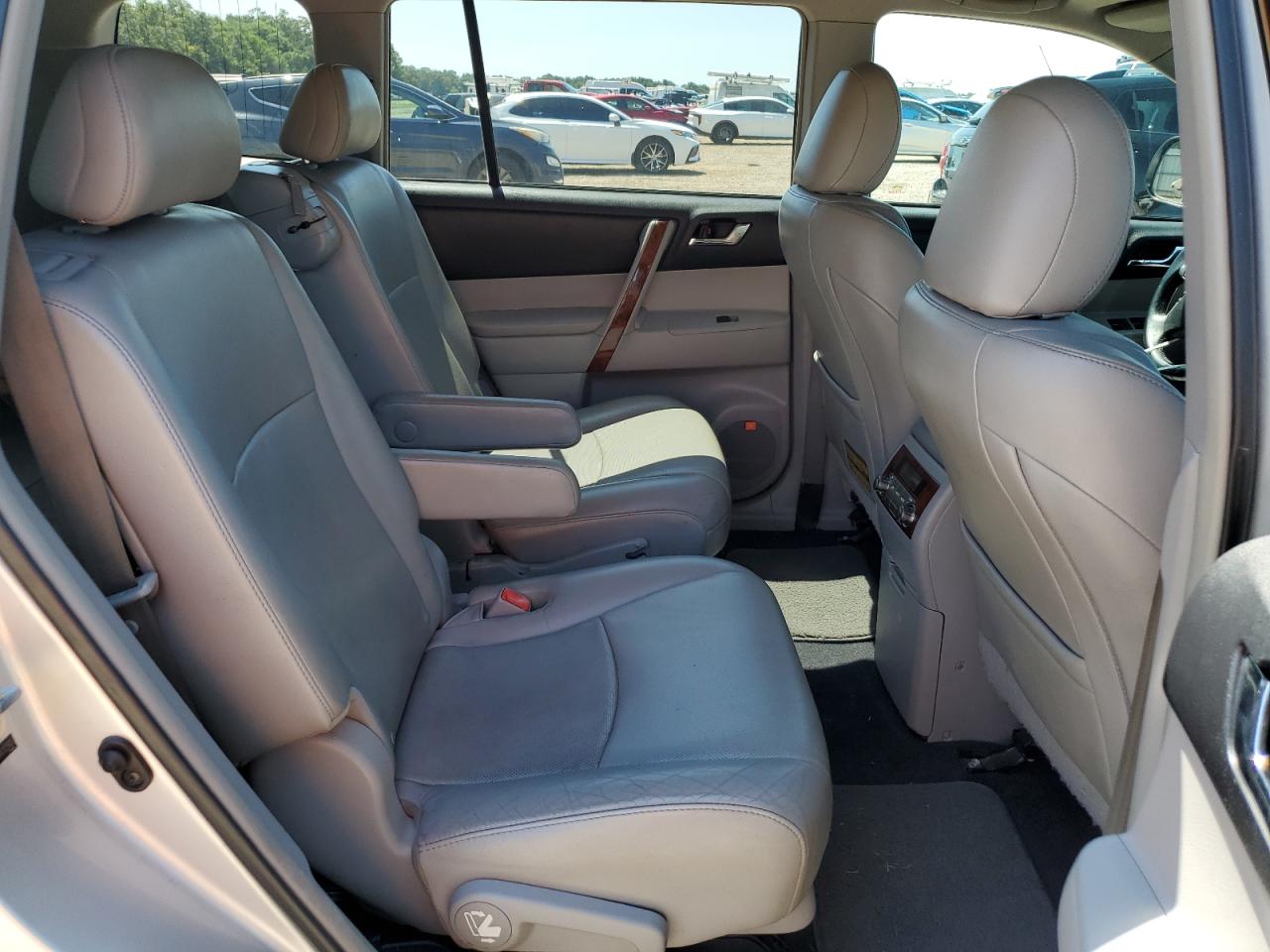 TOYOTA HIGHLANDER LIMITED