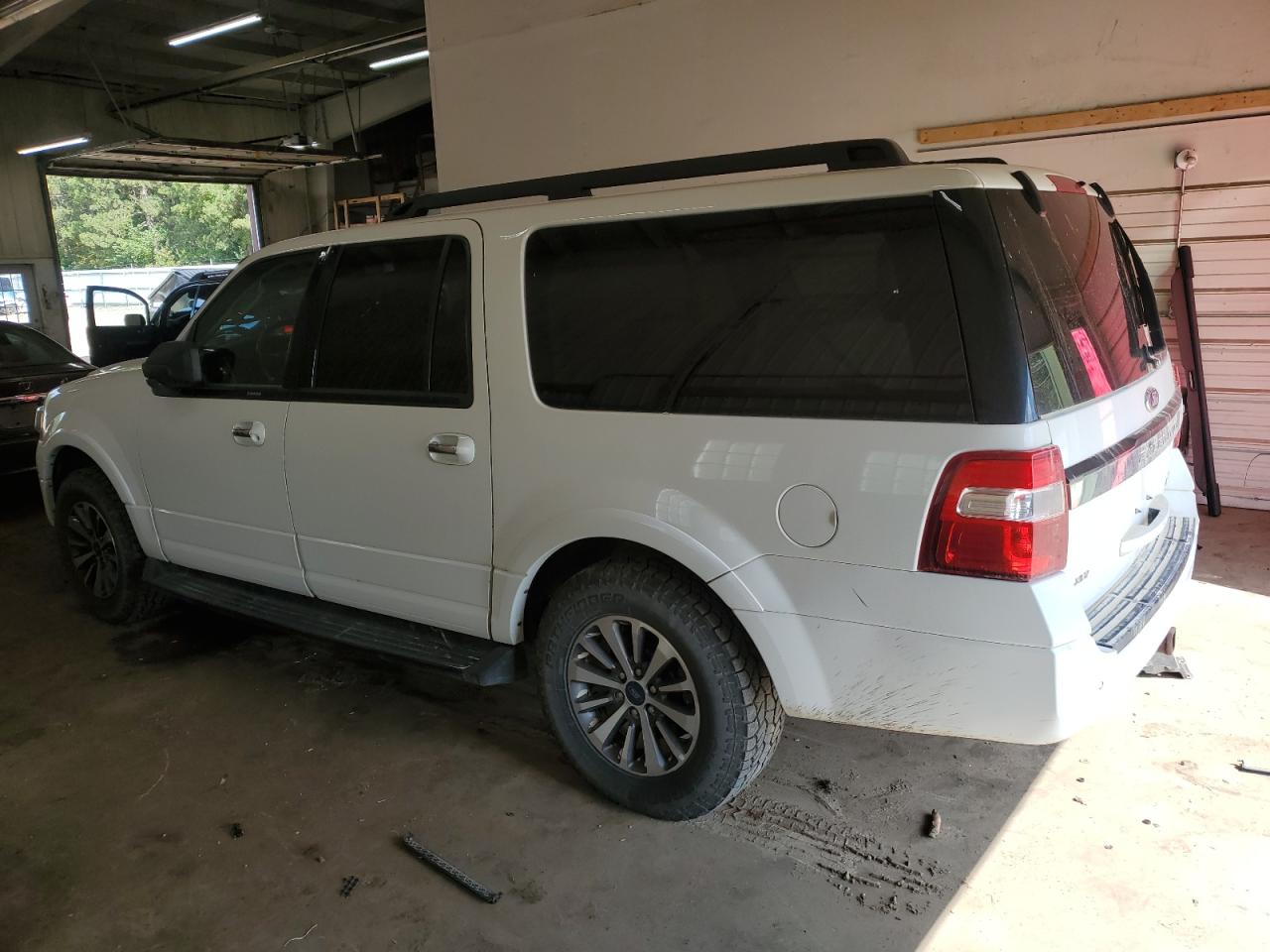 FORD EXPEDITION EL XLT