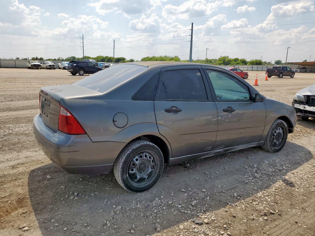 Lot #3261420512 2005 FORD FOCUS ZX4