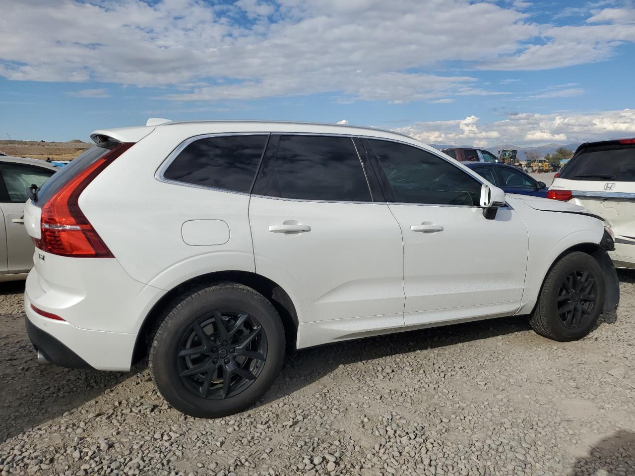 VOLVO XC60 T6 MOMENTUM
