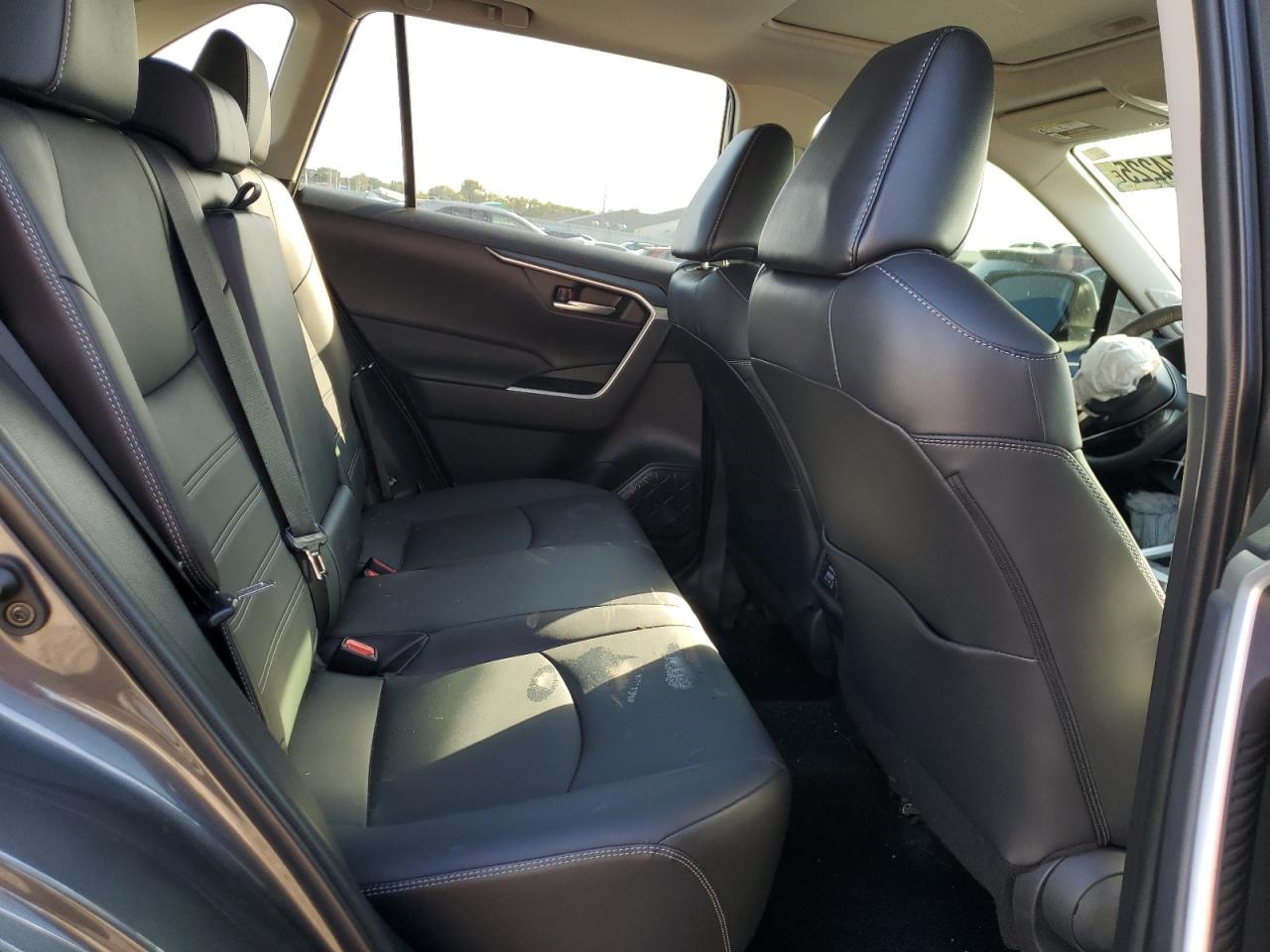 TOYOTA RAV4 XLE PREMIUM