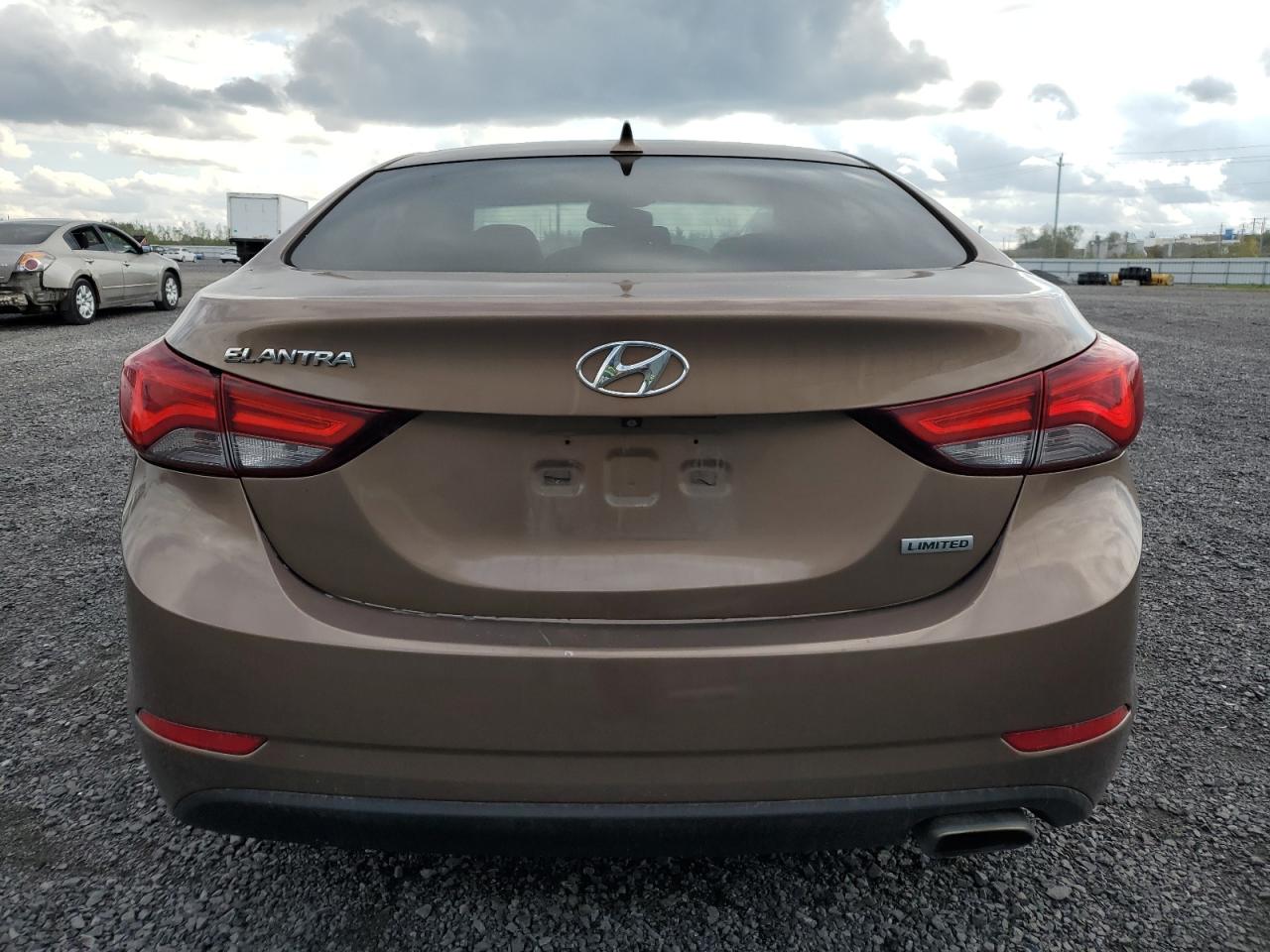 HYUNDAI ELANTRA SE