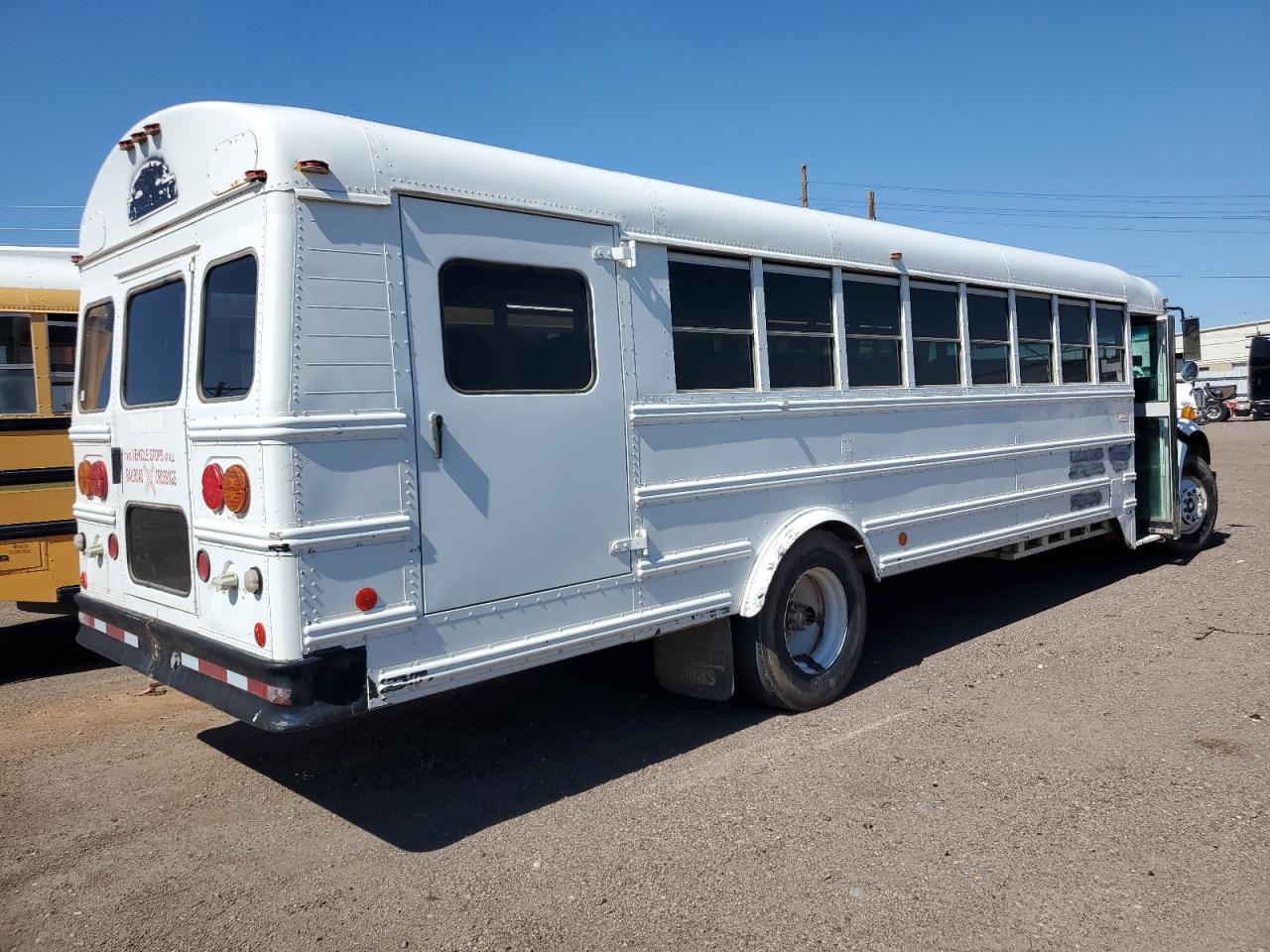 Lot #3301908449 2001 INTERNATIONAL 3000 3800