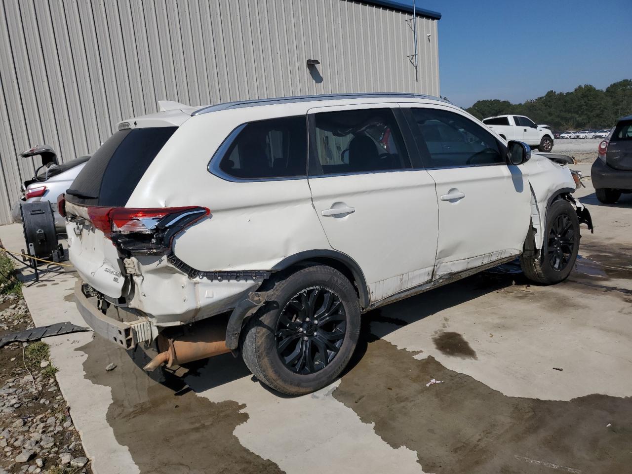 MITSUBISHI OUTLANDER SE