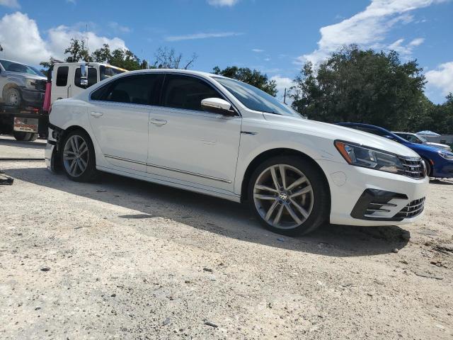 2017 VOLKSWAGEN PASSAT R-L 1VWDT7A3XHC019124