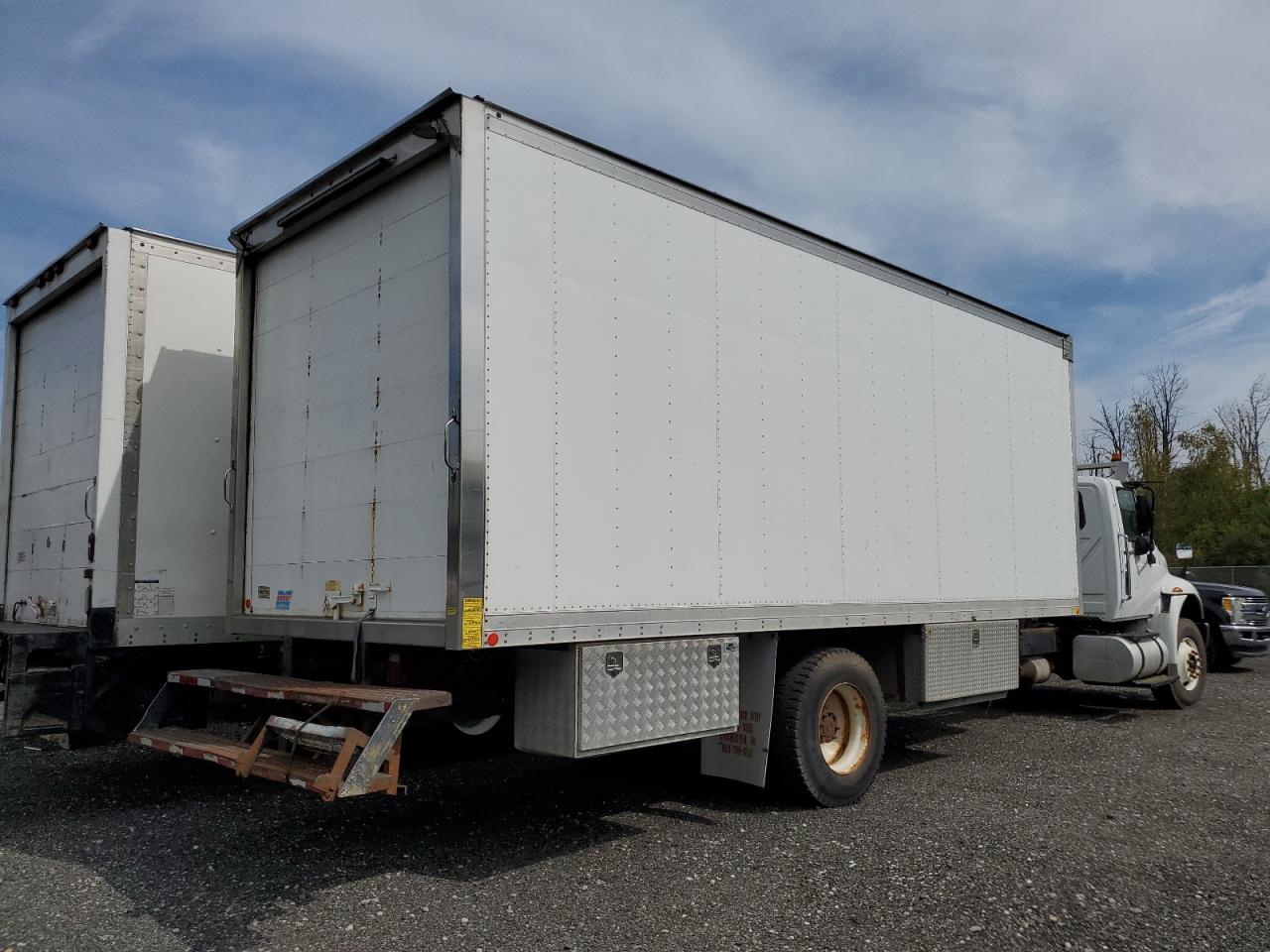 Lot #3257101356 2010 INTERNATIONAL 4000 4300