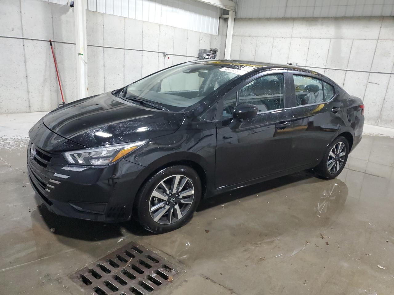 NISSAN VERSA SV