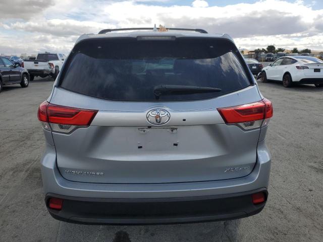 2018 TOYOTA HIGHLANDER SE 5TDJZRFH1JS812949