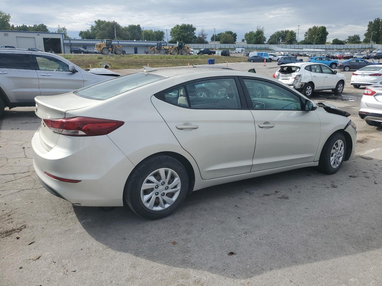 HYUNDAI ELANTRA SE