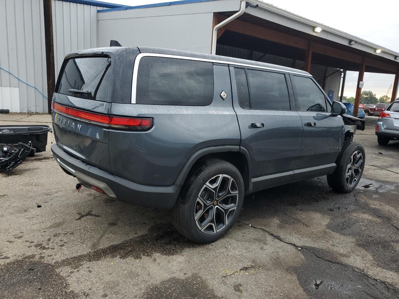 RIVIAN R1S ADVENTURE