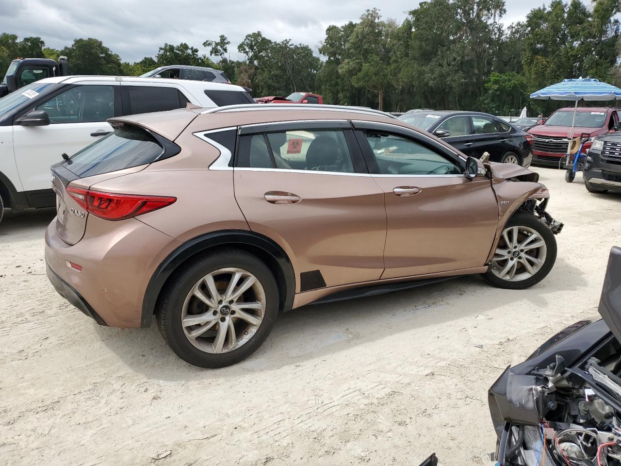 INFINITI QX30 BASE