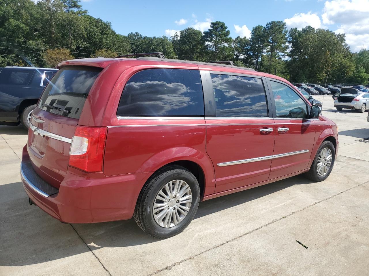 CHRYSLER TOWN & COUNTRY TOURING L
