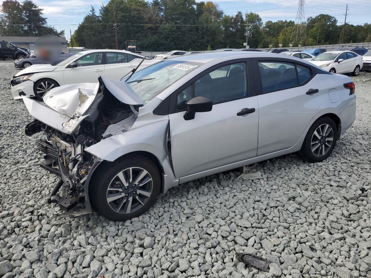 NISSAN VERSA S