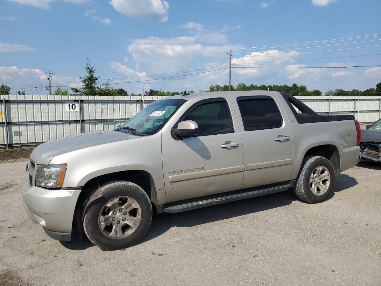  Salvage Chevrolet Avalanche