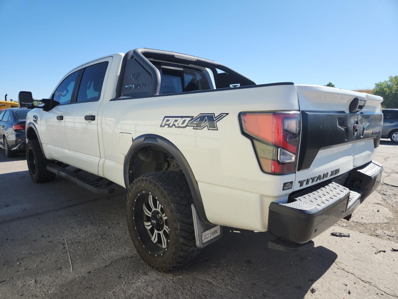 NISSAN TITAN SV