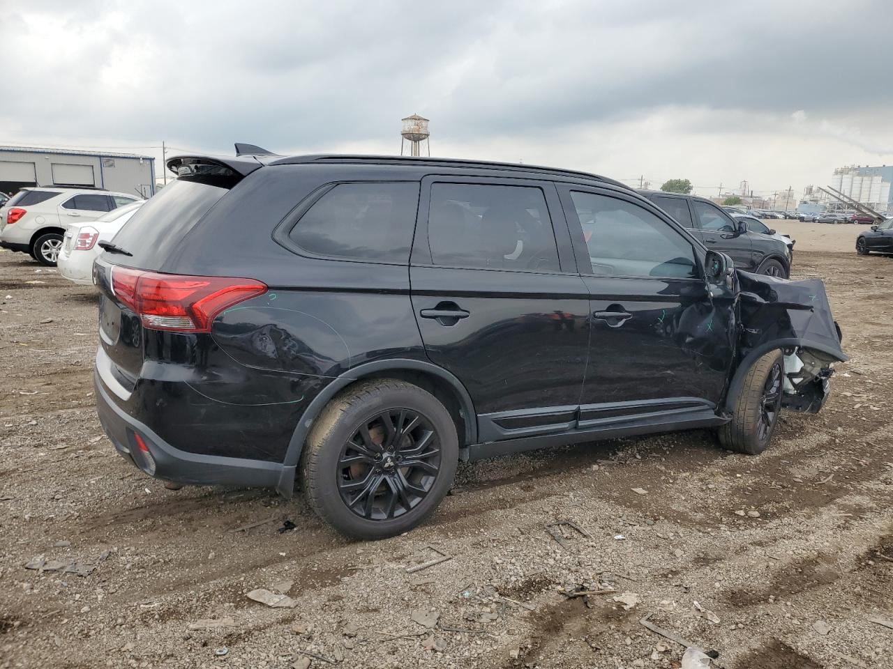 MITSUBISHI OUTLANDER SE
