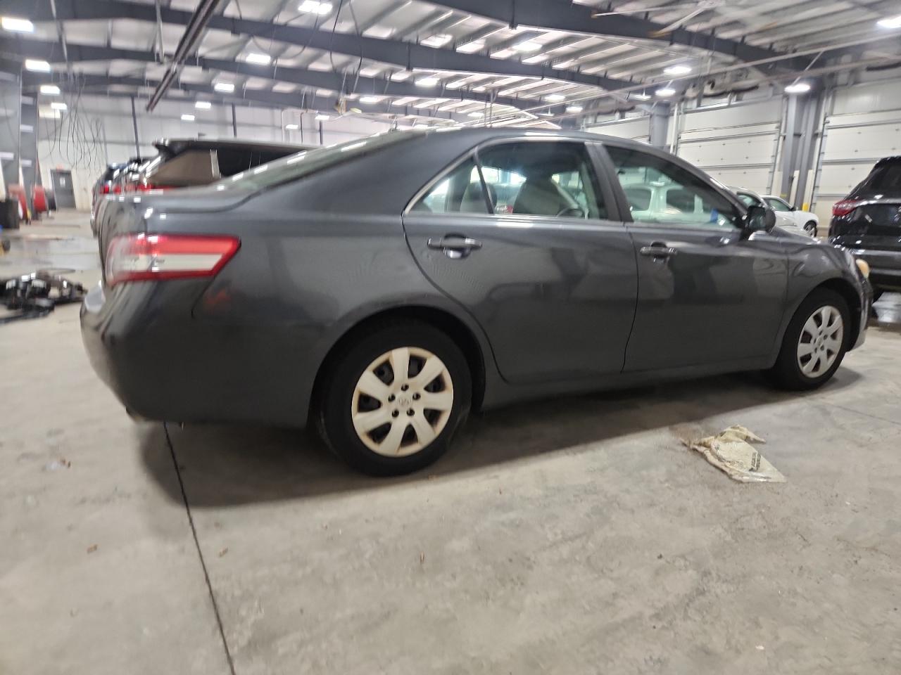 TOYOTA CAMRY BASE
