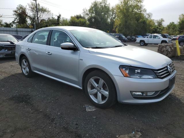 2015 VOLKSWAGEN PASSAT S 1VWAT7A3XFC096611