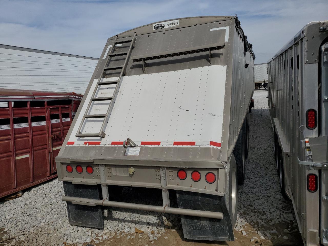 Lot #3291242002 2019 CORNHUSKER GRAINAILER