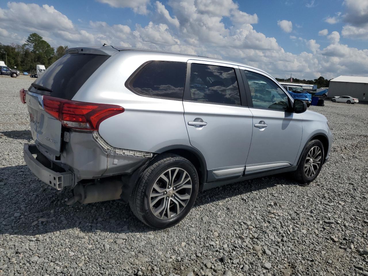 MITSUBISHI OUTLANDER ES