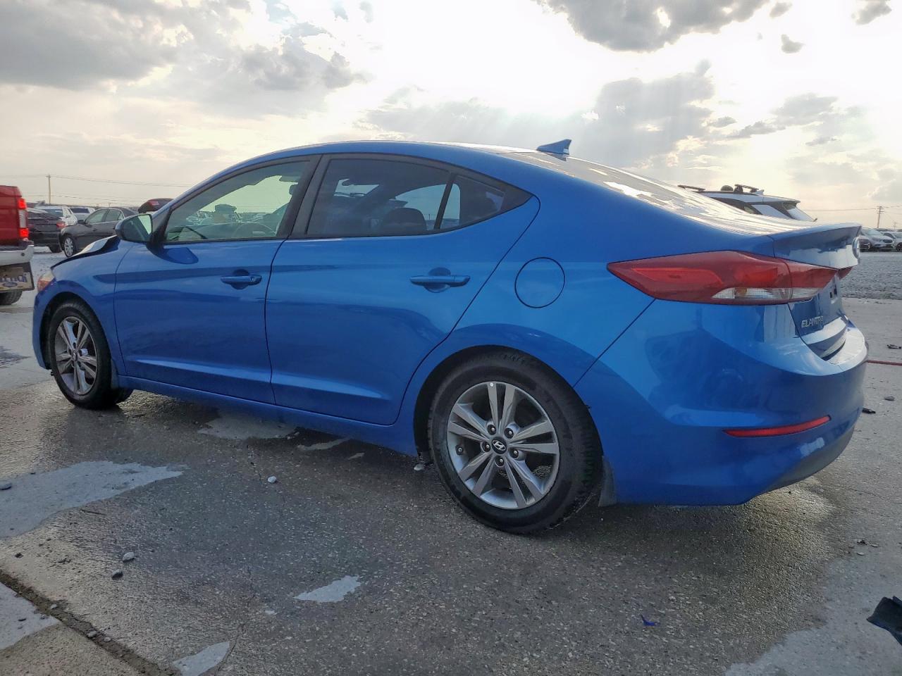 HYUNDAI ELANTRA SE