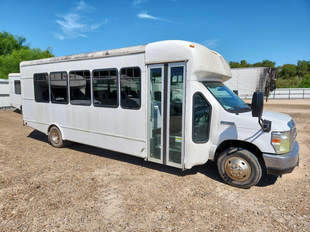 FORD ECONOLINE E450 SUPER DUTY CUTAWAY VAN