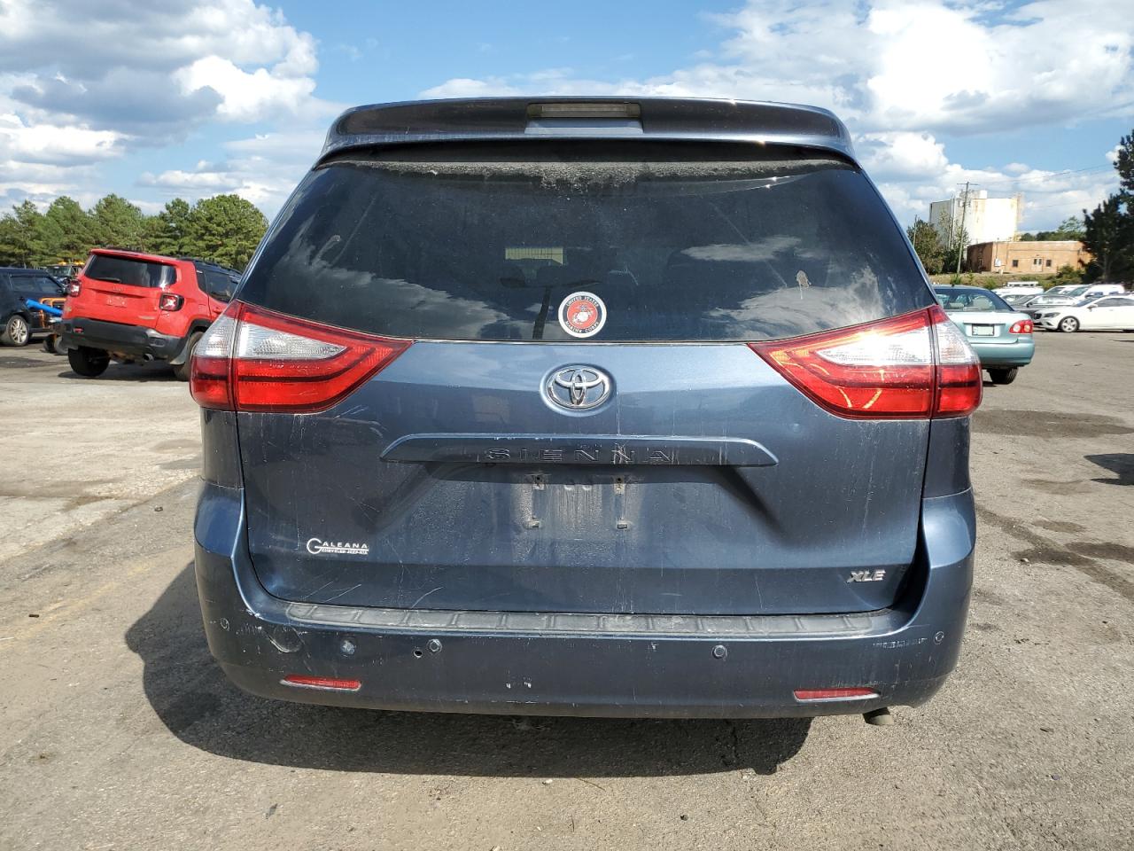 TOYOTA SIENNA XLE