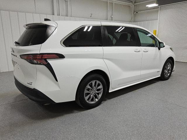2021 TOYOTA SIENNA LE 5TDKRKEC4MS033065