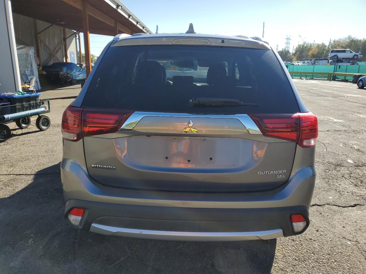 MITSUBISHI OUTLANDER SE