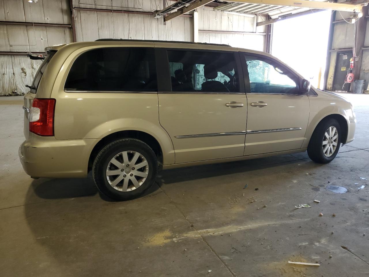 CHRYSLER TOWN & COUNTRY TOURING L
