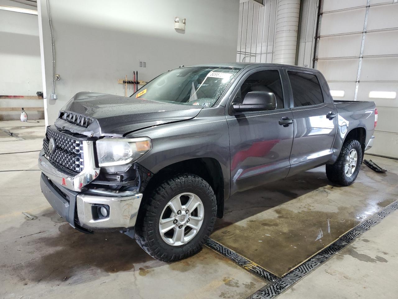 TOYOTA TUNDRA CREWMAX SR5