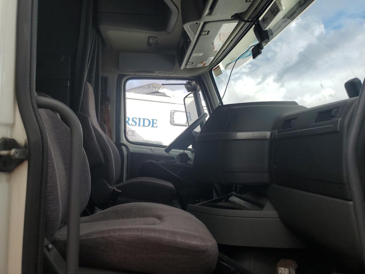 Lot #3262220114 2020 VOLVO VNL