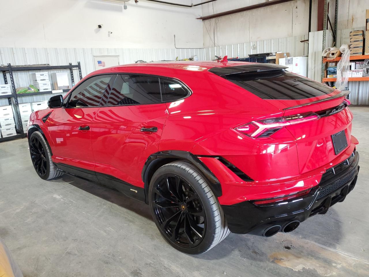 LAMBORGHINI URUS S