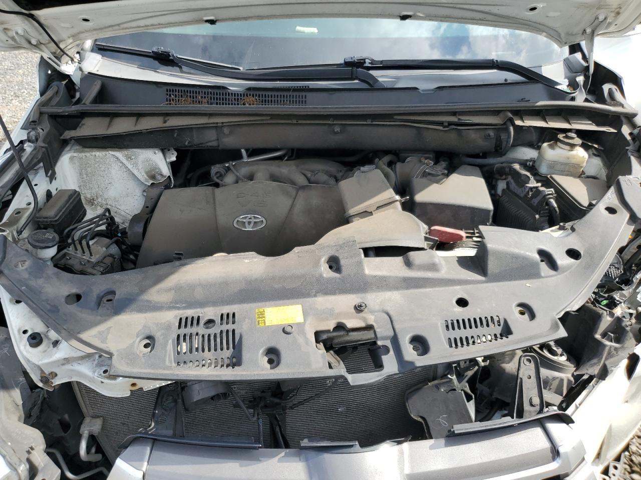 TOYOTA HIGHLANDER SE