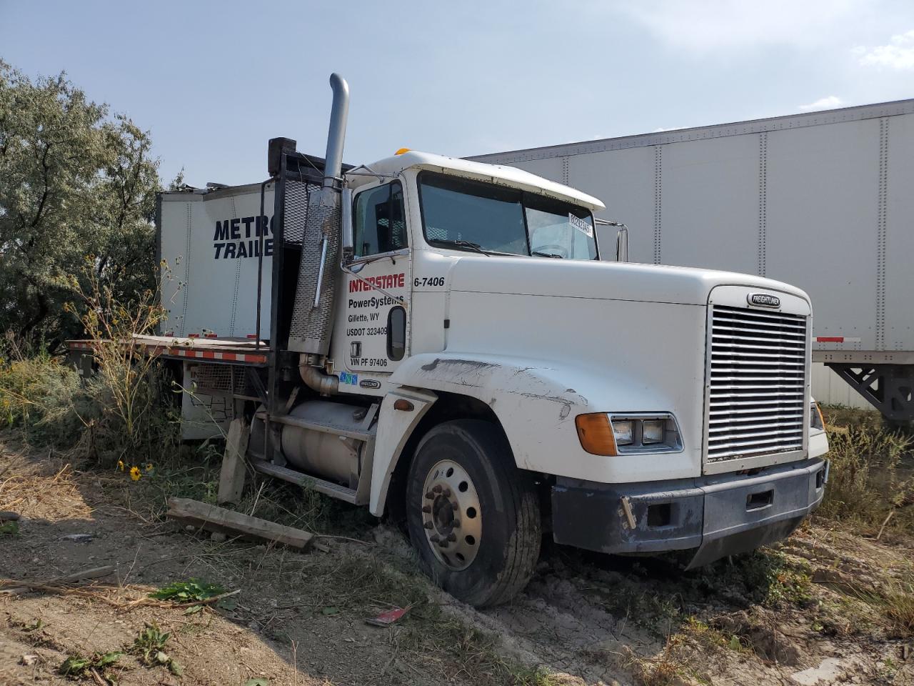 Lot #3282473569 2001 FREIGHTLINER FLD120
